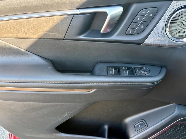 2025 Buick Enclave Avenir thumbnail image 18