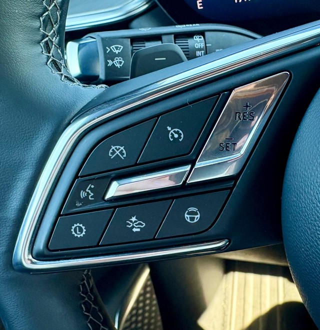 2025 Buick Enclave Avenir thumbnail image 22