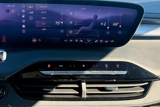 2025 Buick Enclave Avenir thumbnail image 28