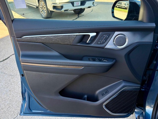 2026 Buick Enclave Avenir thumbnail image 19