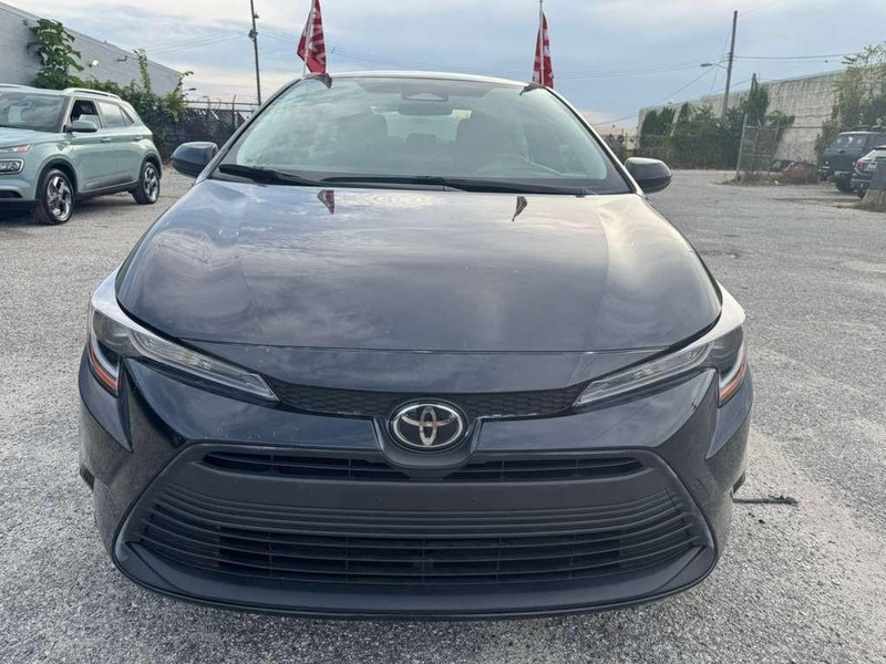 Toyota Corolla Vehicle Full-screen Gallery Image 3