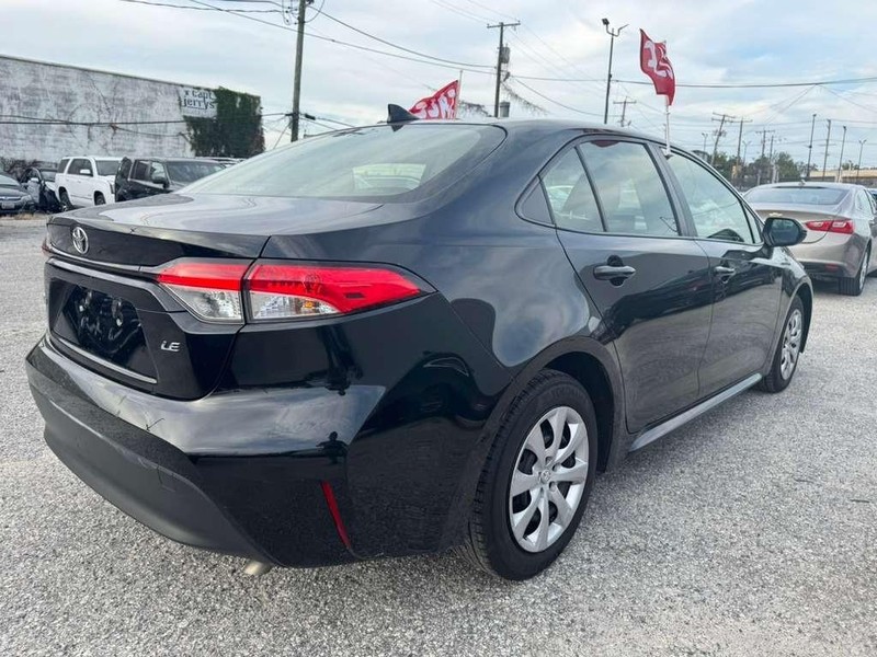 Toyota Corolla Vehicle Full-screen Gallery Image 6