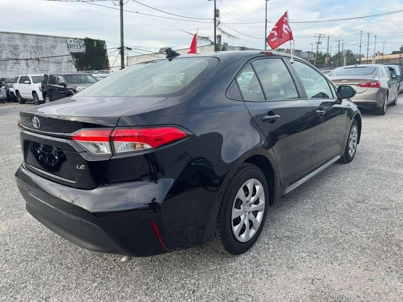 Toyota Corolla Vehicle Full-screen Gallery Image 8