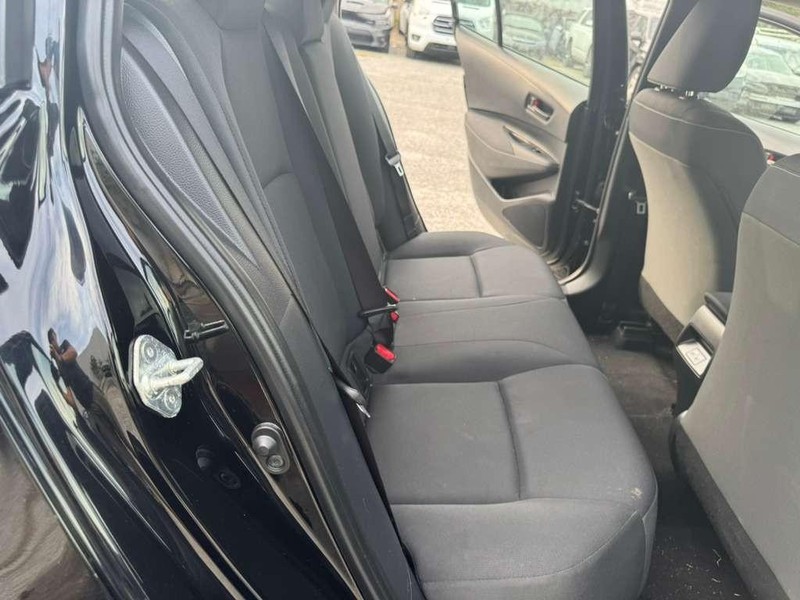 Toyota Corolla Vehicle Full-screen Gallery Image 12