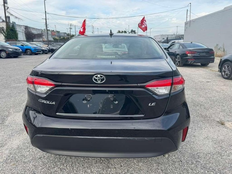 Toyota Corolla Vehicle Full-screen Gallery Image 13