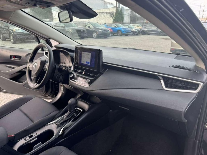 Toyota Corolla Vehicle Full-screen Gallery Image 20