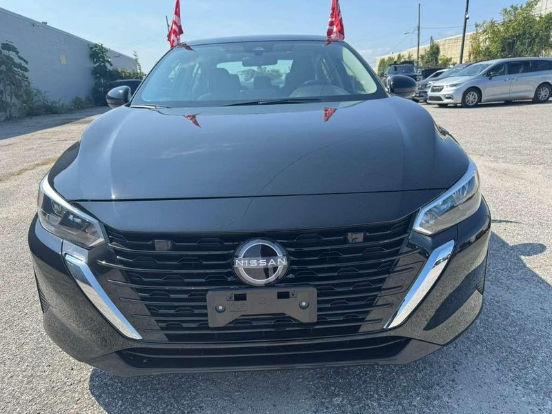 Nissan Sentra Vehicle Full-screen Gallery Image 3