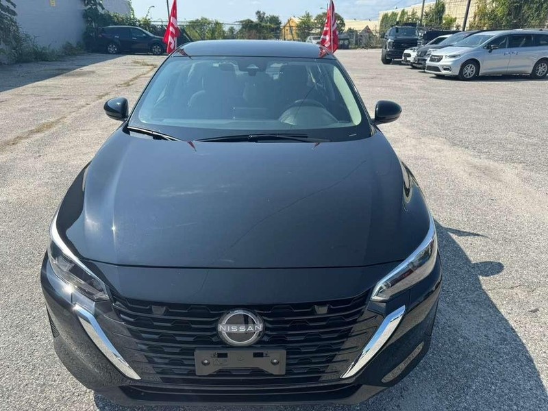 Nissan Sentra Vehicle Full-screen Gallery Image 4