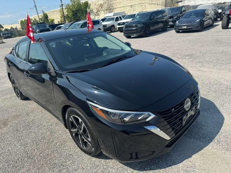 Nissan Sentra Vehicle Full-screen Gallery Image 6