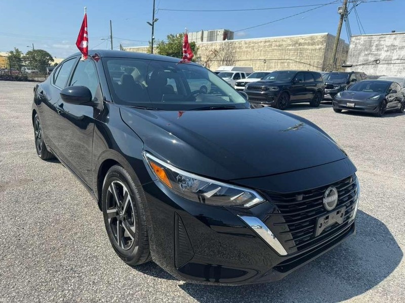 Nissan Sentra Vehicle Full-screen Gallery Image 7