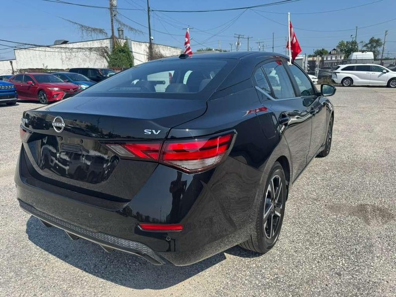 Nissan Sentra Vehicle Full-screen Gallery Image 8