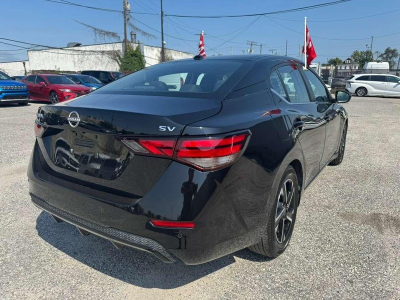 Nissan Sentra Vehicle Full-screen Gallery Image 10