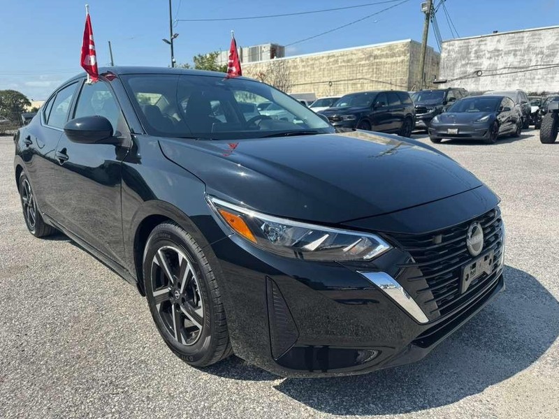 Nissan Sentra Vehicle Full-screen Gallery Image 12