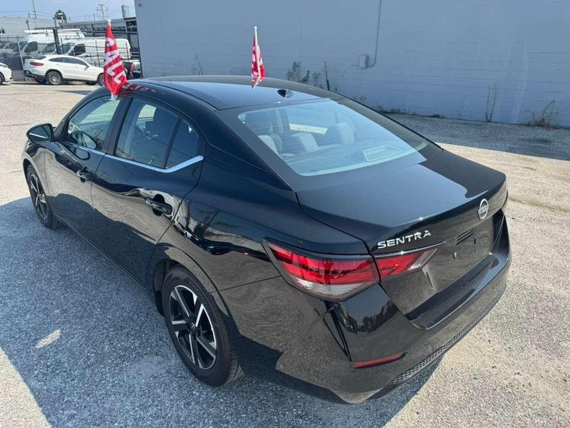 Nissan Sentra Vehicle Full-screen Gallery Image 15