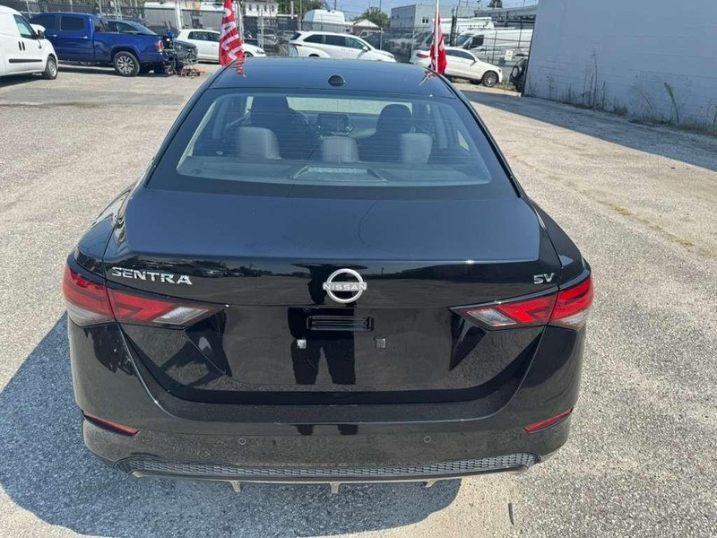 Nissan Sentra Vehicle Full-screen Gallery Image 16