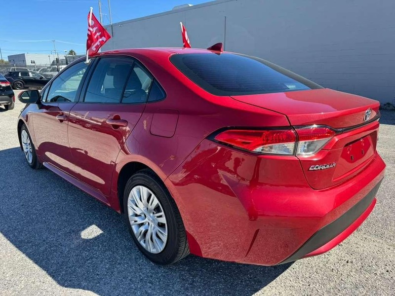 Toyota Corolla Vehicle Full-screen Gallery Image 13