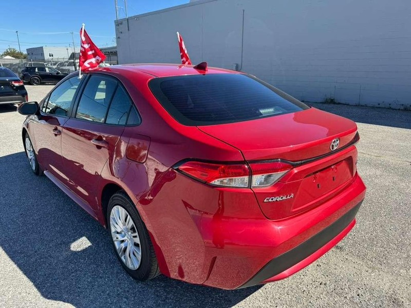 Toyota Corolla Vehicle Full-screen Gallery Image 15