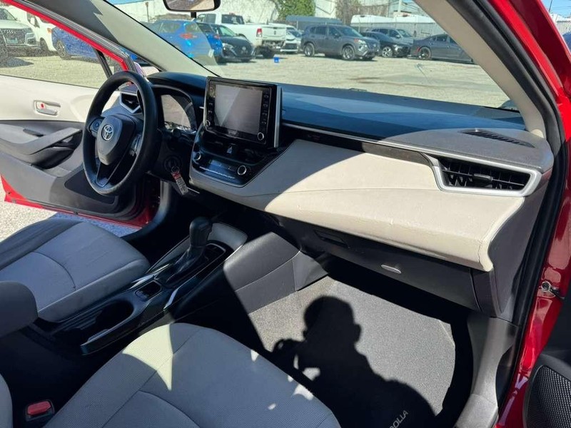 Toyota Corolla Vehicle Full-screen Gallery Image 22