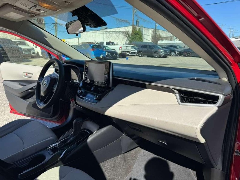 Toyota Corolla Vehicle Full-screen Gallery Image 24