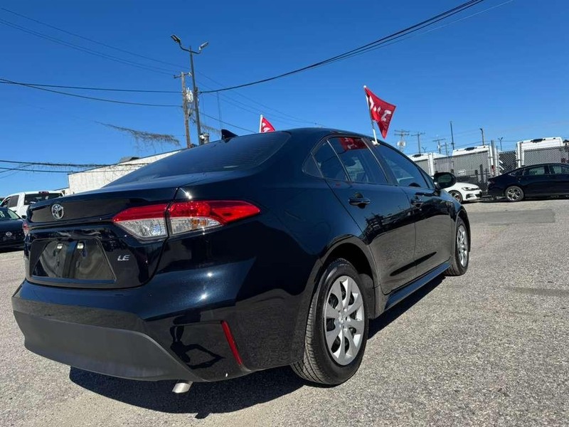 Toyota Corolla Vehicle Full-screen Gallery Image 10