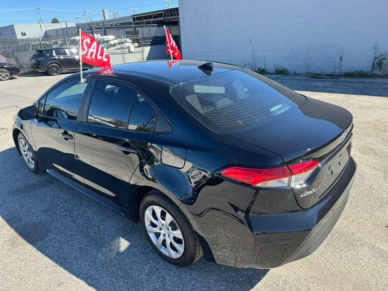 Toyota Corolla Vehicle Full-screen Gallery Image 13