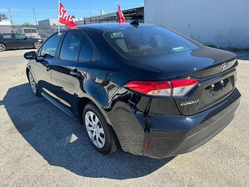 Toyota Corolla Vehicle Full-screen Gallery Image 14