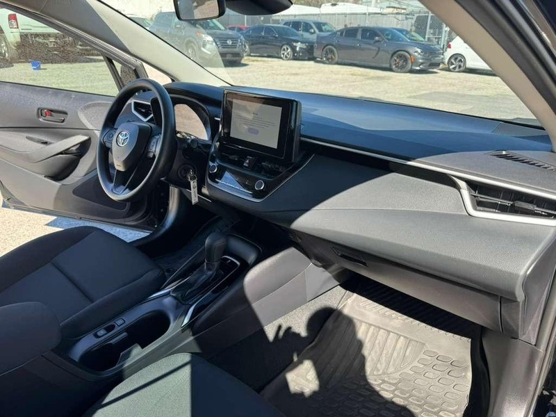 Toyota Corolla Vehicle Full-screen Gallery Image 20