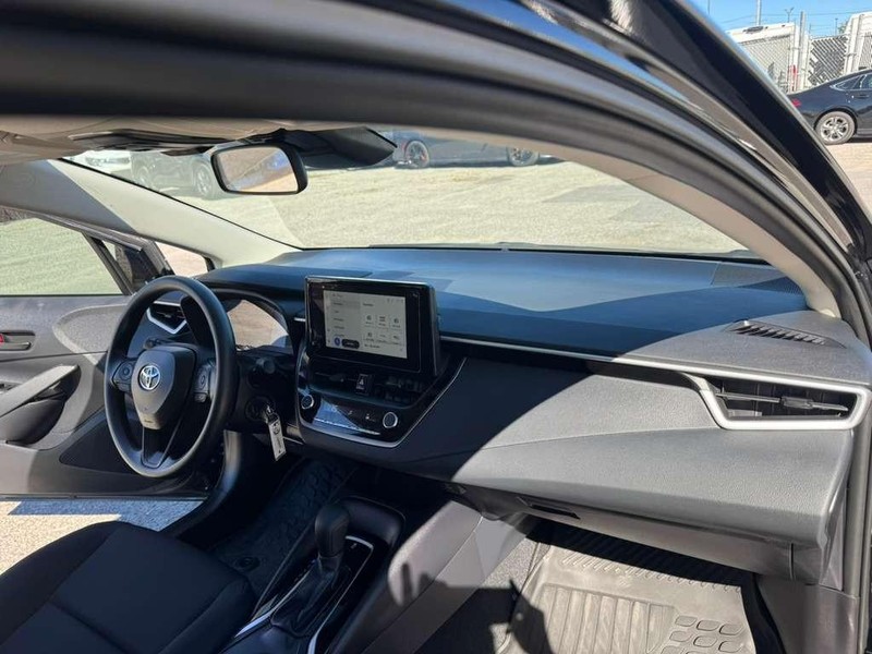 Toyota Corolla Vehicle Full-screen Gallery Image 22