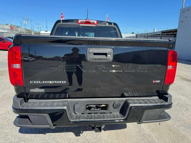 Chevrolet Colorado Vehicle Full-screen Gallery Image 10