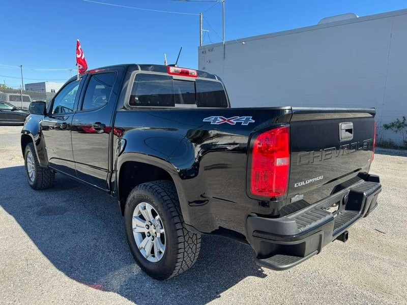 Chevrolet Colorado Vehicle Full-screen Gallery Image 12