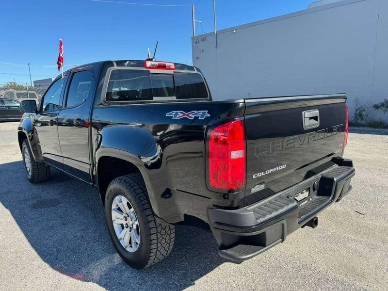 Chevrolet Colorado Vehicle Full-screen Gallery Image 13