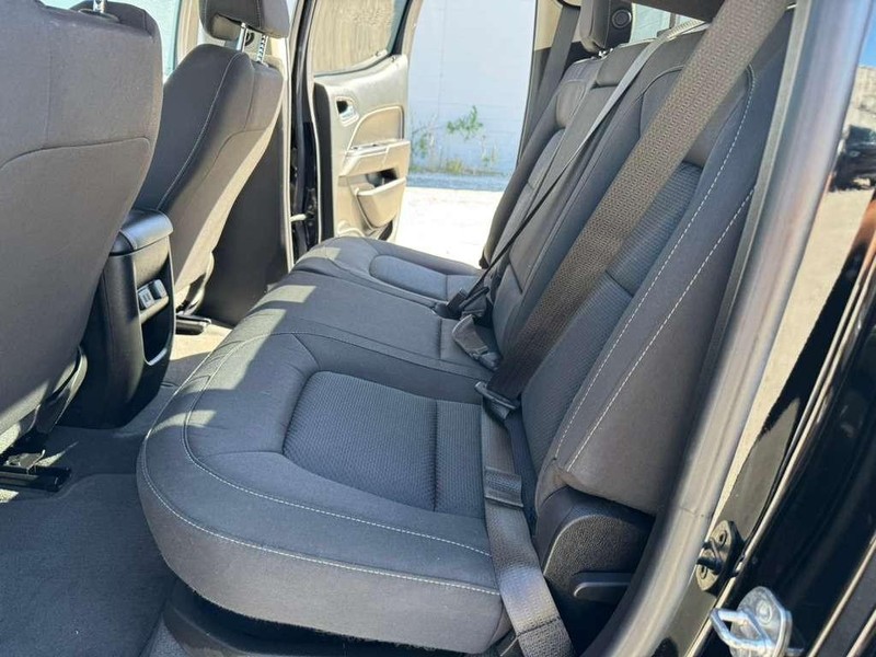 Chevrolet Colorado Vehicle Full-screen Gallery Image 17