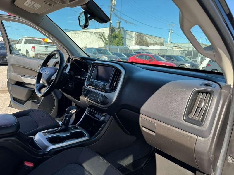 Chevrolet Colorado Vehicle Full-screen Gallery Image 18