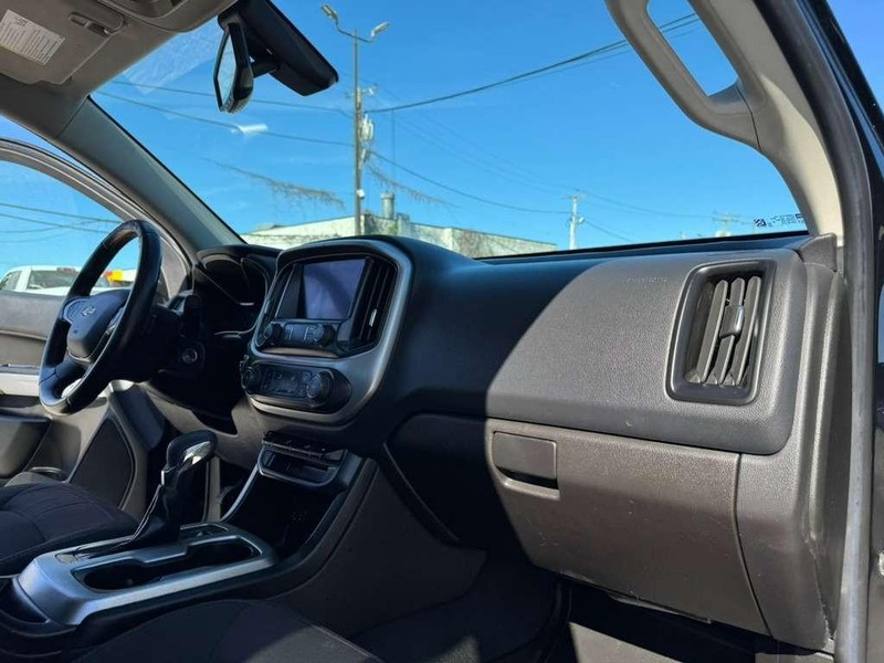 Chevrolet Colorado Vehicle Full-screen Gallery Image 21