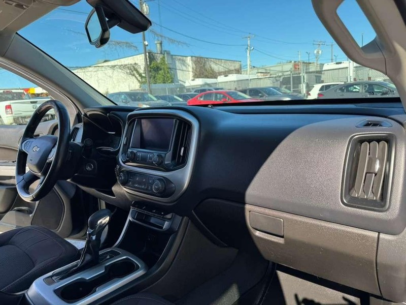 Chevrolet Colorado Vehicle Full-screen Gallery Image 22