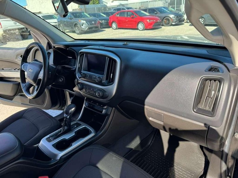 Chevrolet Colorado Vehicle Full-screen Gallery Image 23
