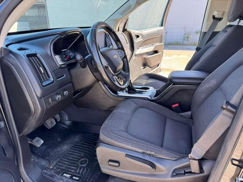 Chevrolet Colorado Vehicle Full-screen Gallery Image 24