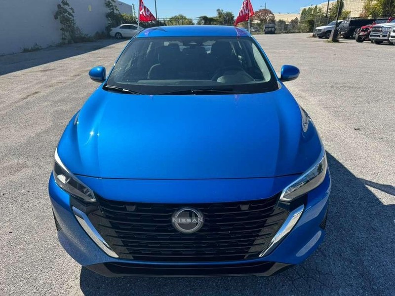 Nissan Sentra Vehicle Full-screen Gallery Image 3