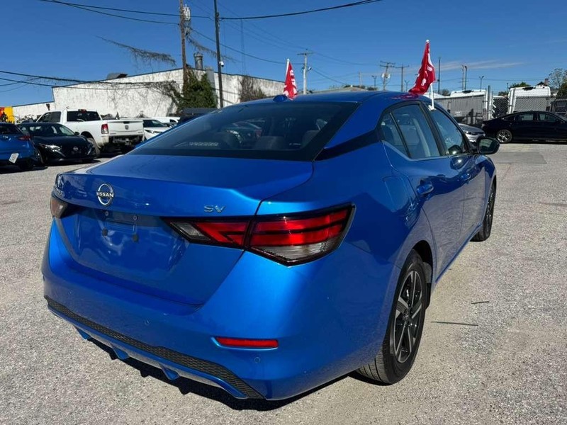 Nissan Sentra Vehicle Full-screen Gallery Image 7