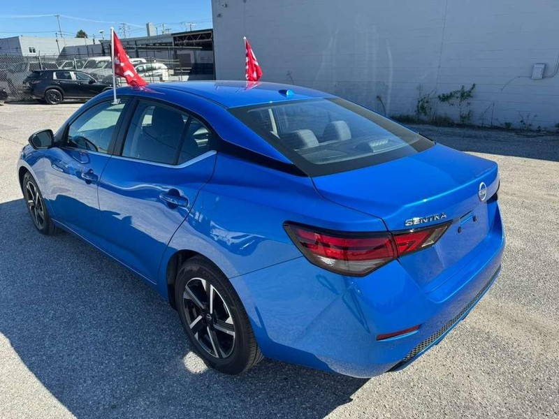 Nissan Sentra Vehicle Full-screen Gallery Image 11