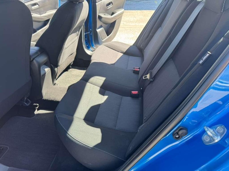 Nissan Sentra Vehicle Full-screen Gallery Image 14