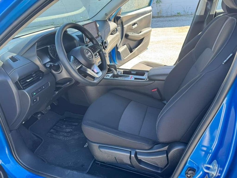 Nissan Sentra Vehicle Full-screen Gallery Image 17