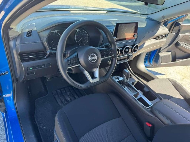 Nissan Sentra Vehicle Full-screen Gallery Image 18