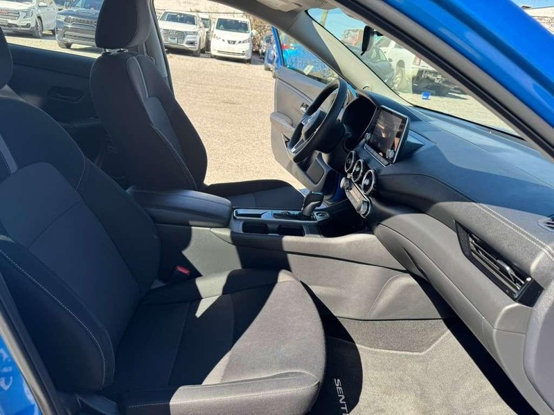 Nissan Sentra Vehicle Full-screen Gallery Image 20