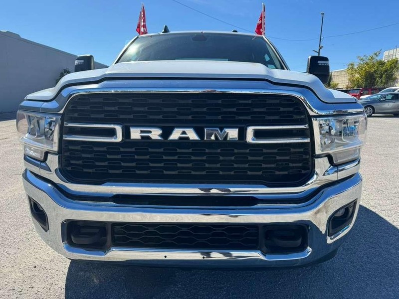 Ram 2500 Vehicle Full-screen Gallery Image 3