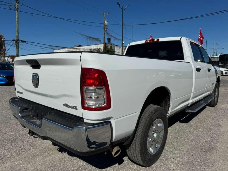 Ram 2500 Vehicle Full-screen Gallery Image 8
