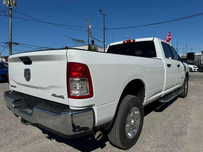 Ram 2500 Vehicle Full-screen Gallery Image 10