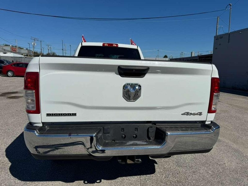 Ram 2500 Vehicle Full-screen Gallery Image 11