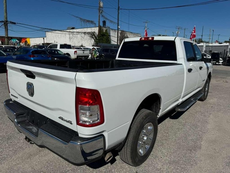 Ram 2500 Vehicle Full-screen Gallery Image 12