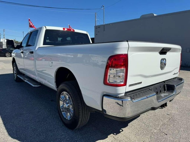 Ram 2500 Vehicle Full-screen Gallery Image 14